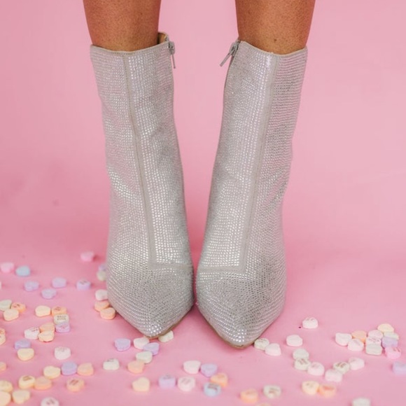 🪩🤍Silver Sparkly Rhinestone Booties🤍🪩 - Picture 2 of 6